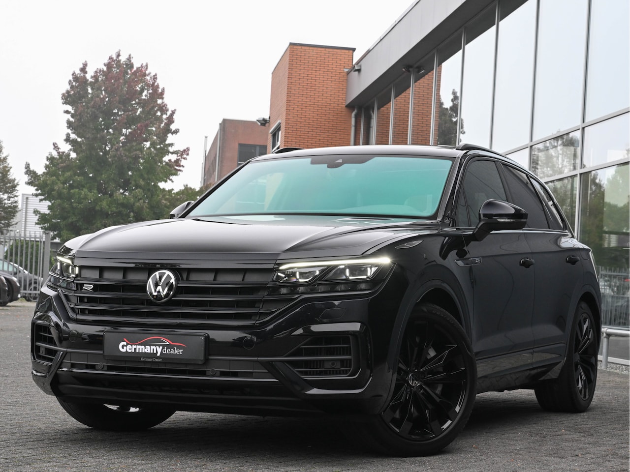 Volkswagen Touareg - 3.0TSi eHybrid 4MOTION R Pano Lucht Leder-Belucht Tr-Haak Keyless 21-Inch Camera ACC - AutoWereld.nl