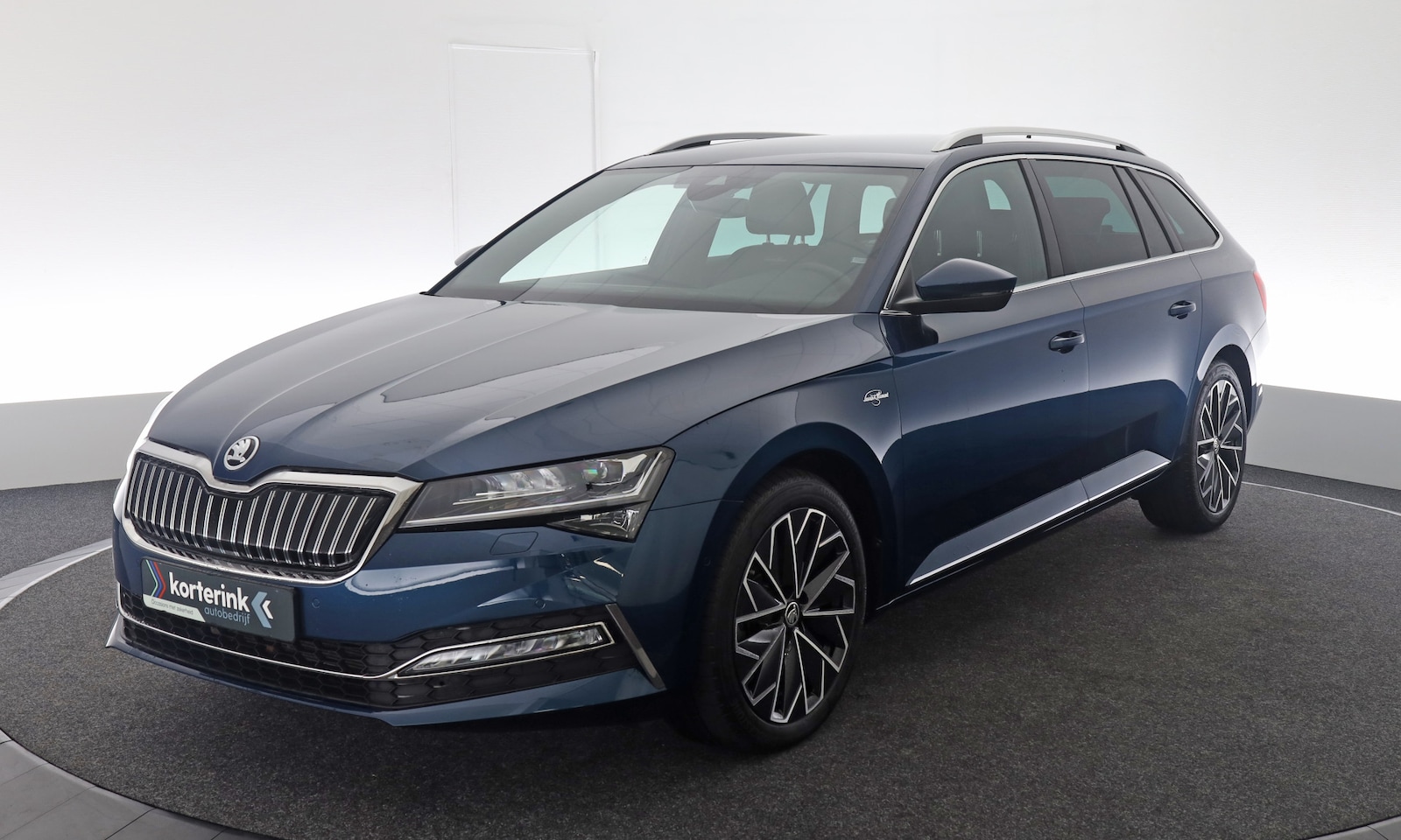 Skoda Superb Combi - 1.4 TSI iV Laurin & KLement Leder, Memory stoel, ACC, CANTON - AutoWereld.nl