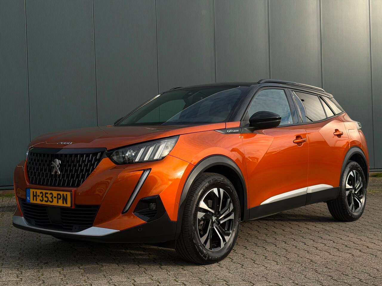 Peugeot 2008 - 1.2 PureTech GT-Line 1.2 PureTech GT-Line, Trekhaak, CarPlay & Android Auto, 17" LMV, LED, 360 - AutoWereld.nl