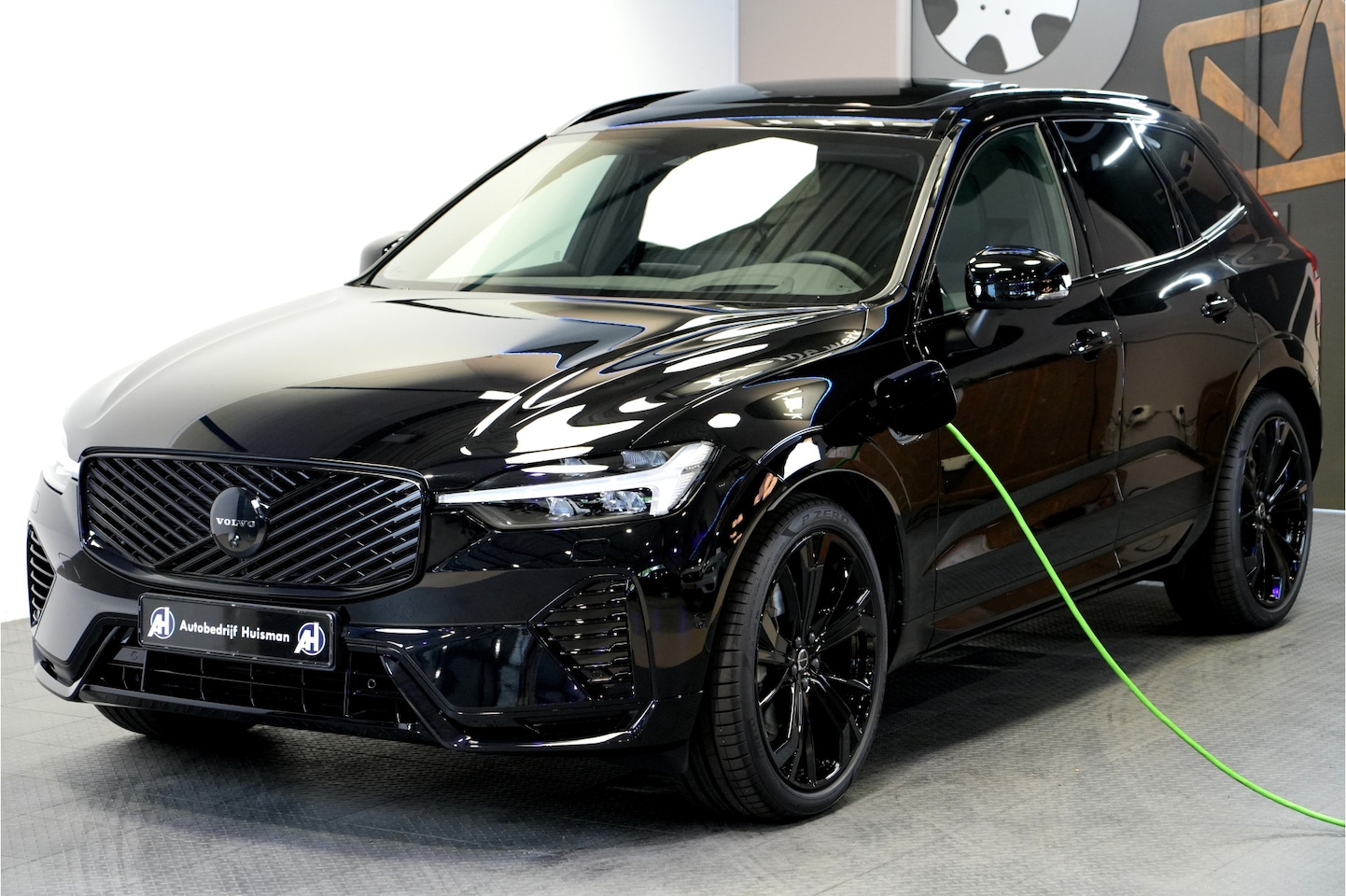 Volvo XC60 - 2.0 T6 AWD 247kW/336pk Aut8 MJ2027 Plug-in Ultra Black Ed., NIEUW €82.042!LUCHTVERING + HA - AutoWereld.nl