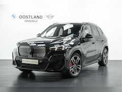 BMW iX1 - eDrive20 M Sport / Panoramadak / Achteruitrijcamera / Sportstoelen / M Adaptief onderstel