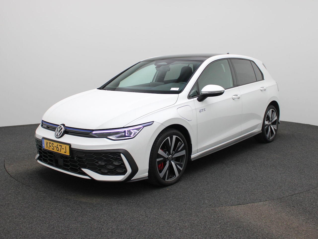 Volkswagen Golf - 1.5 eHybrid GTE 272 PK| Origineel Nederlands | 1e Eigenaar | Panoramadak | Trekhaak | 360 - AutoWereld.nl