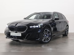 BMW 5-serie Touring - 530e M Sport Automaat / Trekhaak / Bowers & Wilkins / Adaptieve LED / Parking Assistant Pl
