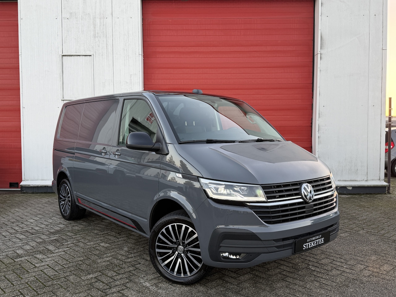 Volkswagen Transporter - T6.1 2.0 TDI L1H1 30 Edition | ACC | Camera | inclusief winterset! - AutoWereld.nl