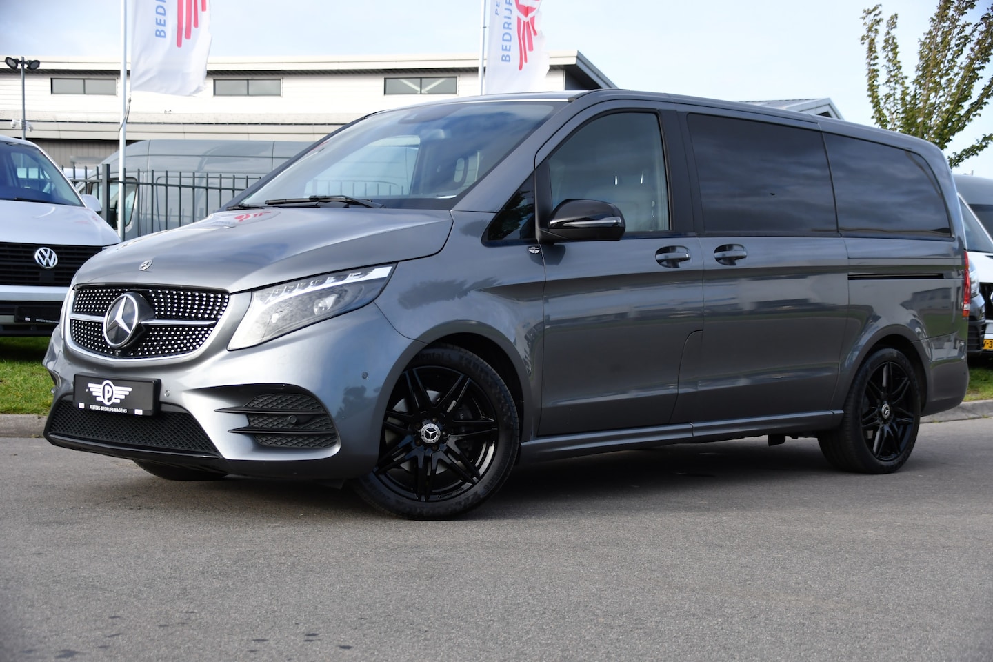 Mercedes-Benz V-klasse - 300d Lang DC AMG Edition 360 Camera, Cruise, Carplay, LED, Leder, Stoelverwarming, Trekhaa - AutoWereld.nl