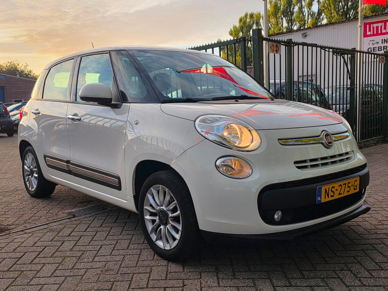 Fiat 500 L - 0.9 TwinAir Lounge Panorama dak stoelverwarming airco cruis control cv op afs - AutoWereld.nl