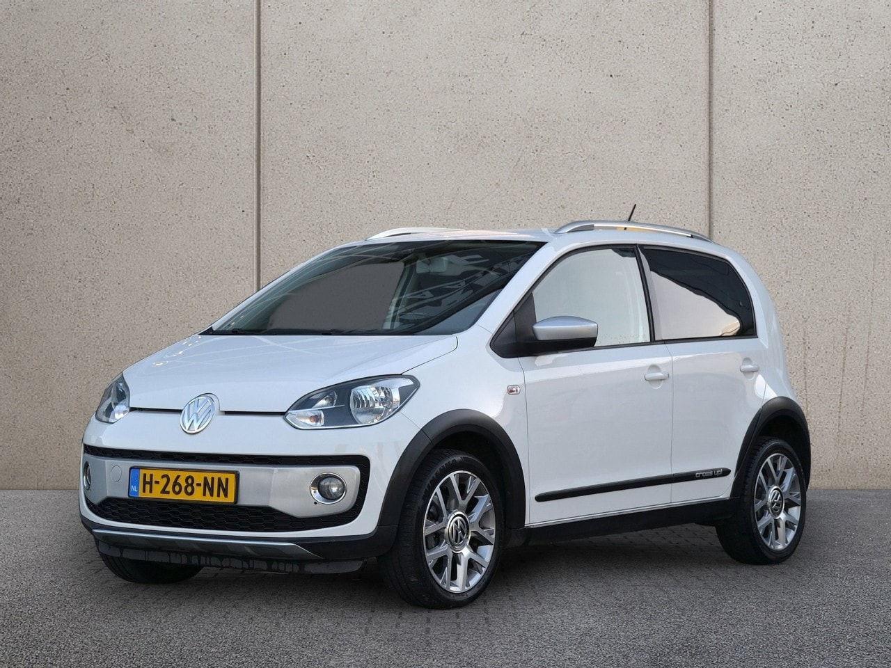 Volkswagen Up! - 1.0 cross up! BlueMotion | Cruise Control | Airco | Parkeersensoren - AutoWereld.nl