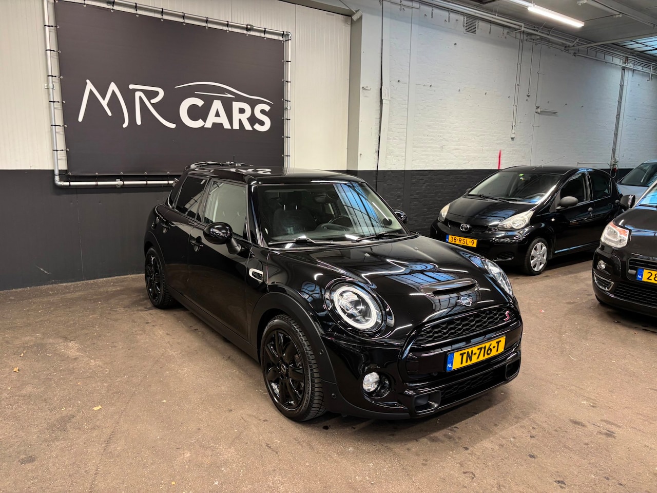 MINI 5-Deurs - 2.0 Cooper S Pepper AIrco/Cruise Control/Pano - AutoWereld.nl