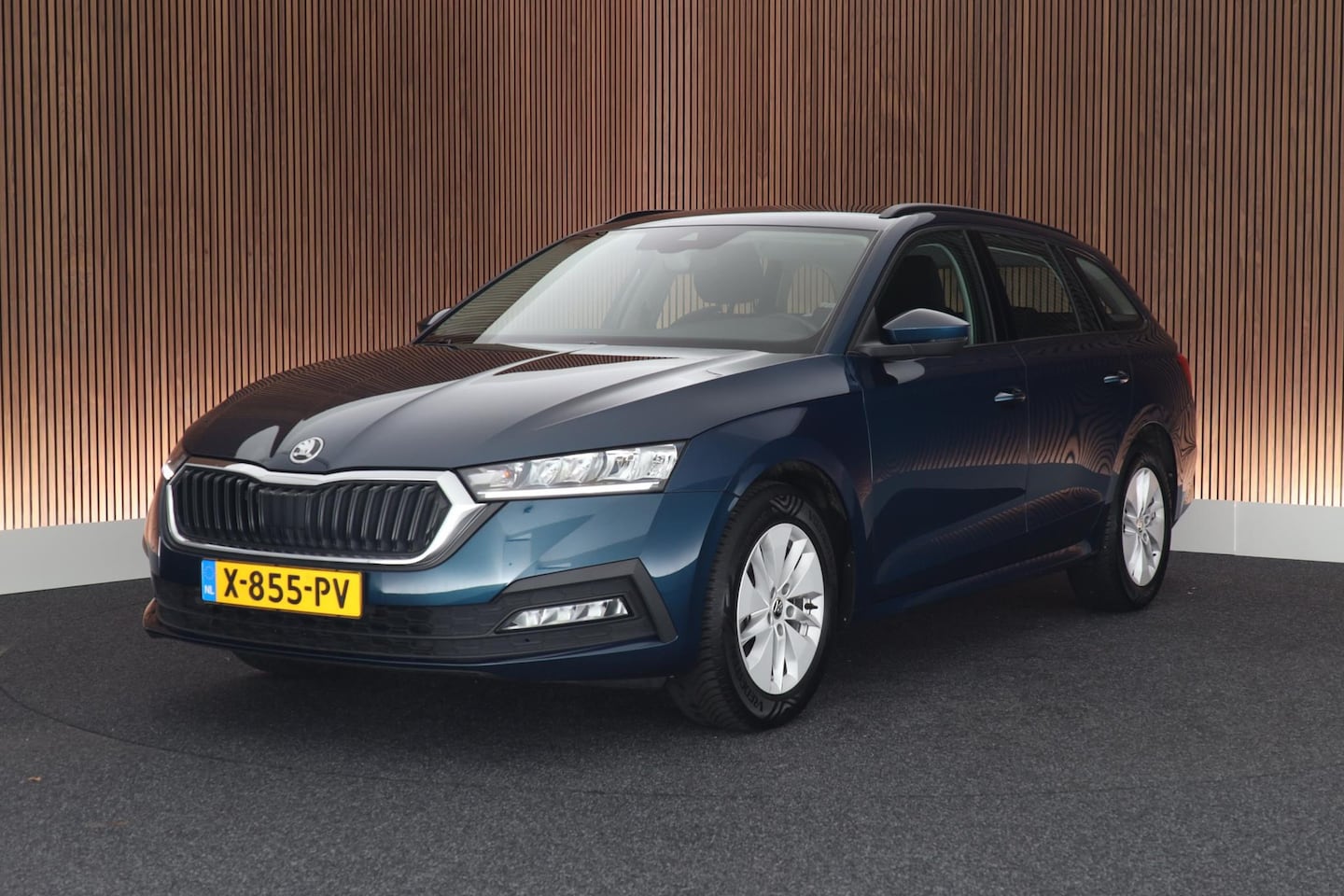 Skoda Octavia Combi - 1.0 e-TSI 110pk DSG Ambition Trekhaak Virtual Cockpit Navigatie Parkeersensoren - AutoWereld.nl