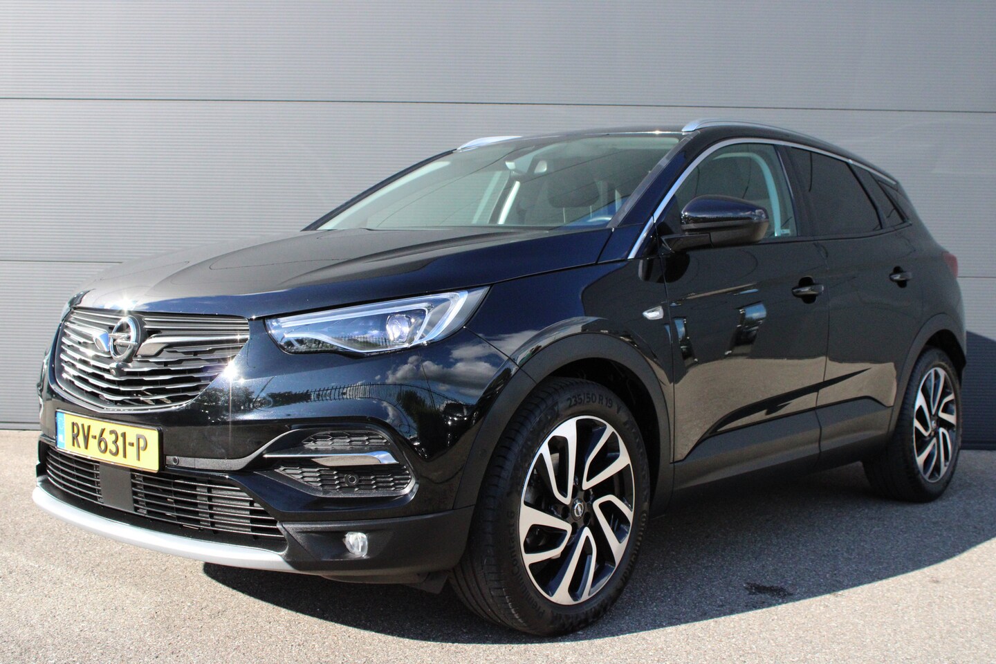 Opel Grandland X - 1.2 Turbo Innovation | Navigatie | Camera | Lederen bekleding | Stoelverwarming + koeling - AutoWereld.nl