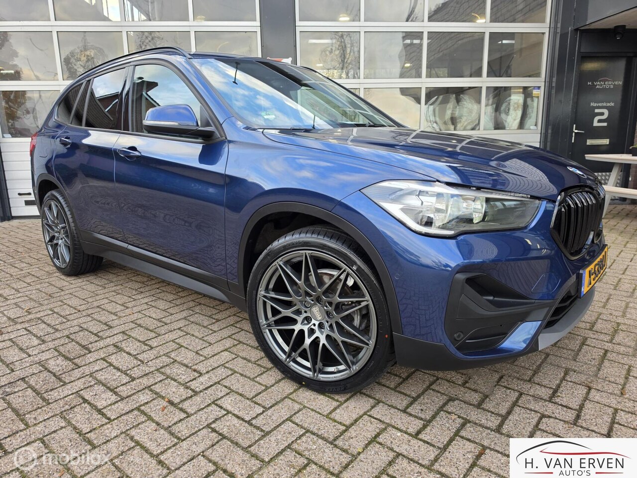 BMW X1 - sDrive18i High Executive LEDER GROOT NAVI PDC 18" - AutoWereld.nl