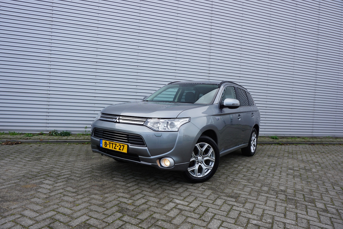Mitsubishi Outlander - 2.0 PHEV Executive Edition AUTOMAAT - Navi / Cruise / Camera / Elektr. ramen / Lm velgen / - AutoWereld.nl