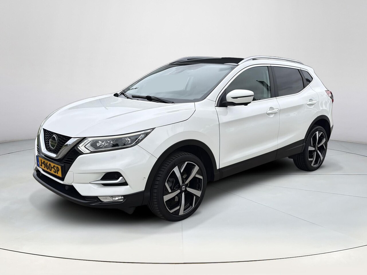 Nissan Qashqai - 1.3 DIG-T Tekna | Airco | Trekhaak | Camera | Panoramadak | - AutoWereld.nl