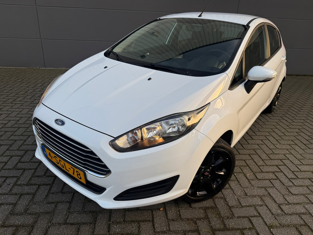 Ford Fiesta - 1.0 Style*AIRCO*NAVi*NEW APK*NAP*ELKT-RAAM*C-D AFSTAND - AutoWereld.nl