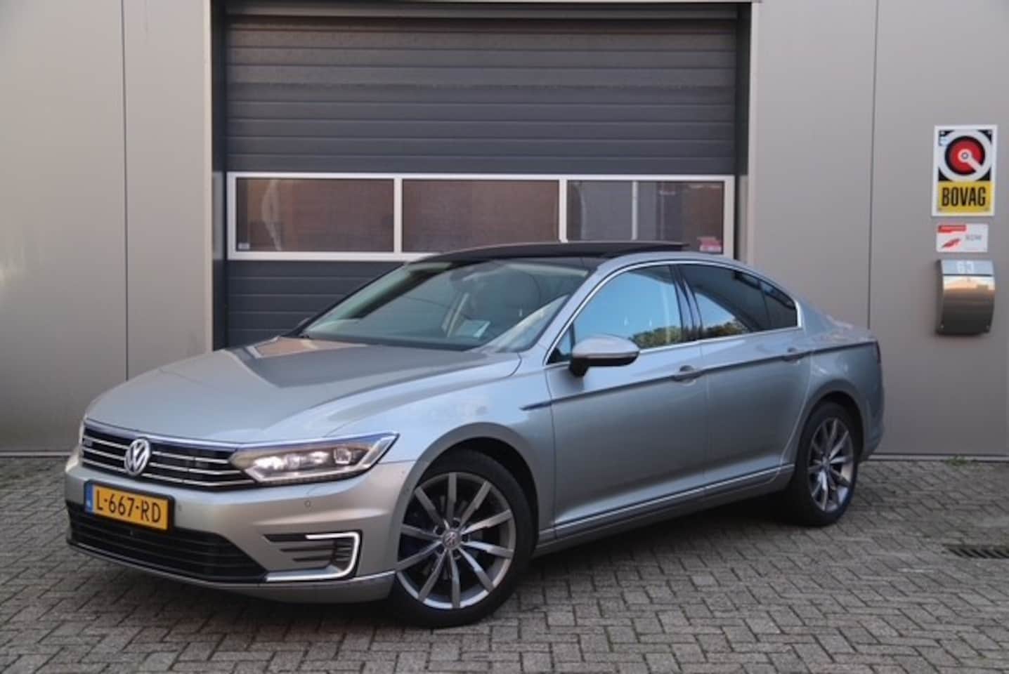 Volkswagen Passat - 1.4 TSI GTE Highline 1.4 TSI GTE Highline, Carplay, 360 Camera, Trekhaak, Massage, Pano - AutoWereld.nl
