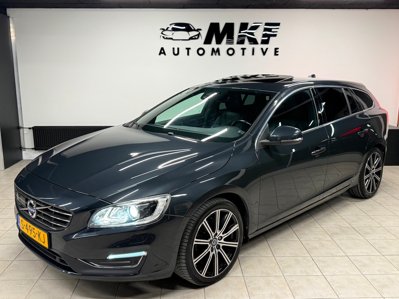 Volvo V60 - 2.0 T5 Ocean Race 2015 ECC/XENON/LMV/PDC/LEER/NAVI - AutoWereld.nl
