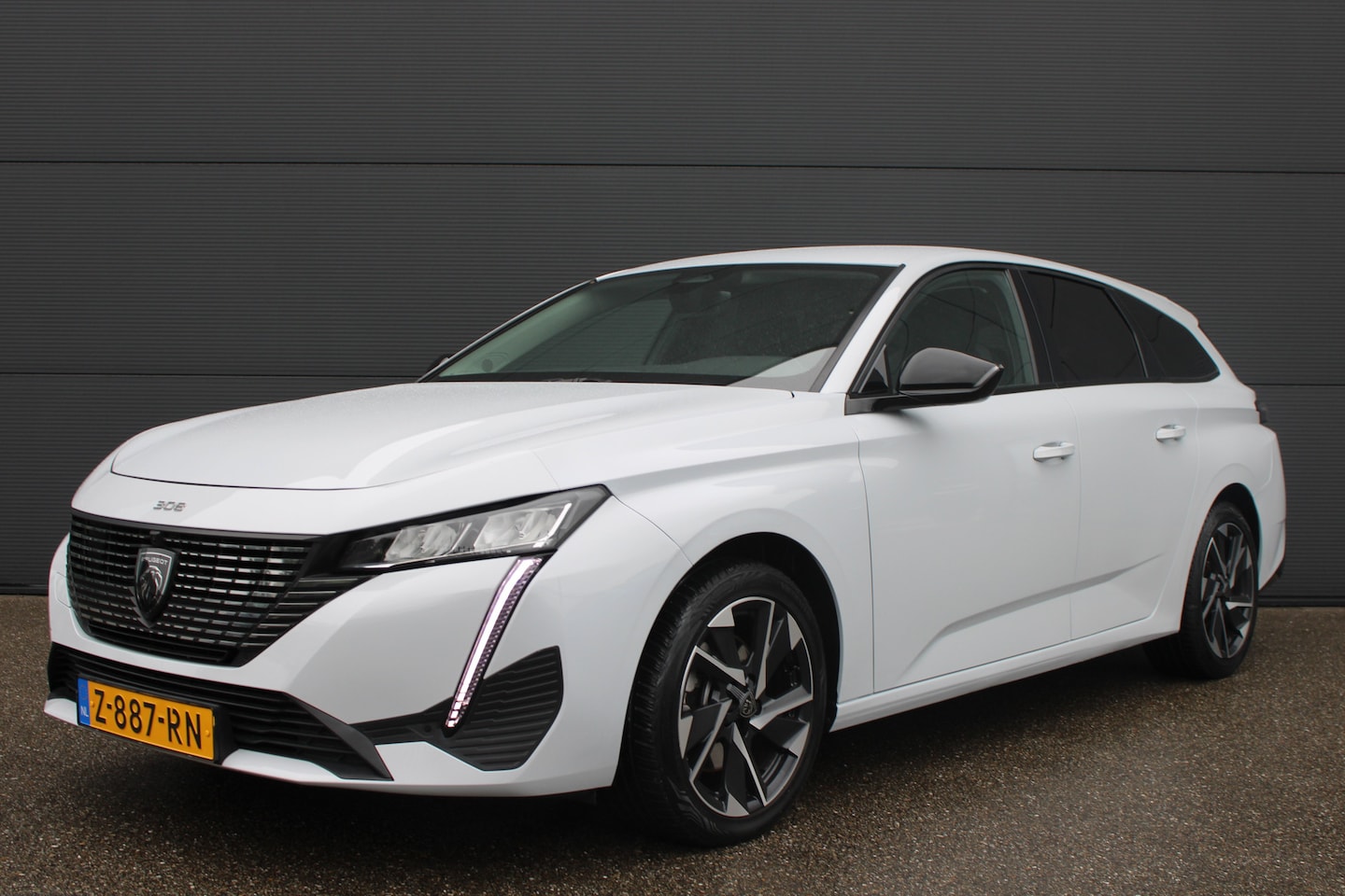 Peugeot 308 SW - 1.2 PureTech 130pk EAT8 Allure | Automaat | Navigatie | Camera | All season | Trekhaak | 1 - AutoWereld.nl