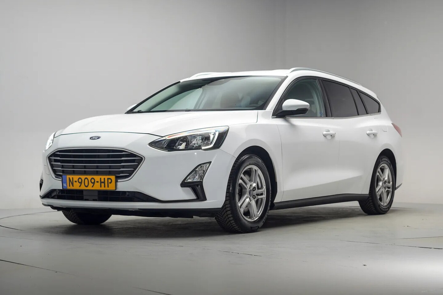 Ford Focus - 1.0 EcoBoost Trend Business [ Navi Camera Trekhaak ] - AutoWereld.nl
