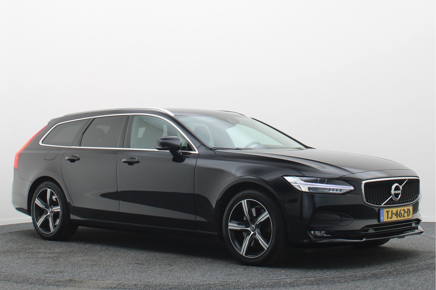 Volvo V90 - 2.0 T4 Inscription Leer, Apple Carplay, Keyless, ACC, Dodehoeksensor, Camera - AutoWereld.nl