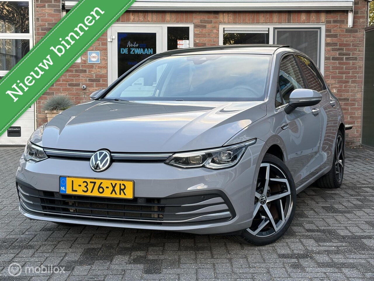Volkswagen Golf - 1.5 eTSI Style Business|Pano|Wegklapbare Trekhaak|Camera|18 inch|Parkeersensoren V/A|Elect - AutoWereld.nl