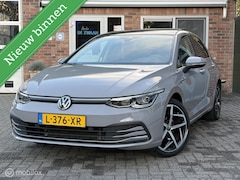 Volkswagen Golf - 1.5 eTSI Style Business|Pano|Wegklapbare Trekhaak|Camera|18 inch|Parkeersensoren V/A|Elect