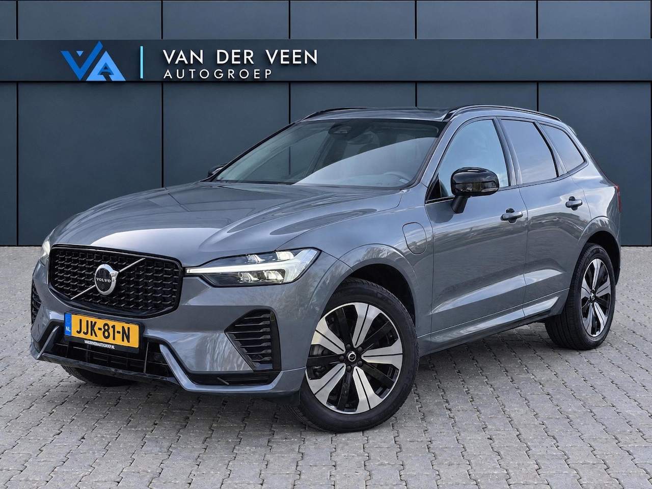 Volvo XC60 - 2.0 T6 Plug-in hybrid AWD Plus Dark | Incl. 12 maanden Garantie | SoH 96% | Panorama dak | - AutoWereld.nl