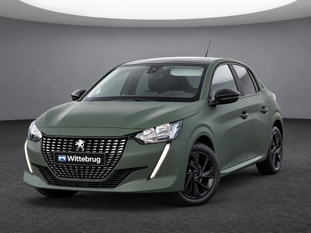Peugeot 208 - 1.2 PureTech Active Unieke matgroene wrap | Zwarte 17" LM velgen | Apple CarPlay | Cruise - AutoWereld.nl