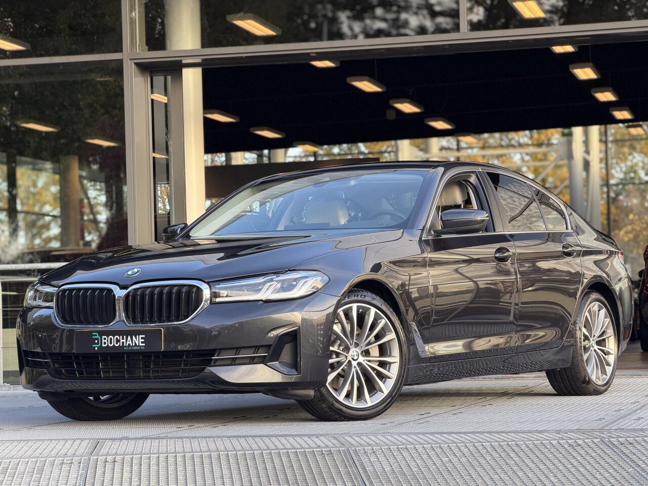 BMW 5-serie - 530i Business Edition Plus Automaat 252PK | Leder | Carplay | Memory Seats | Navigatie| El - AutoWereld.nl