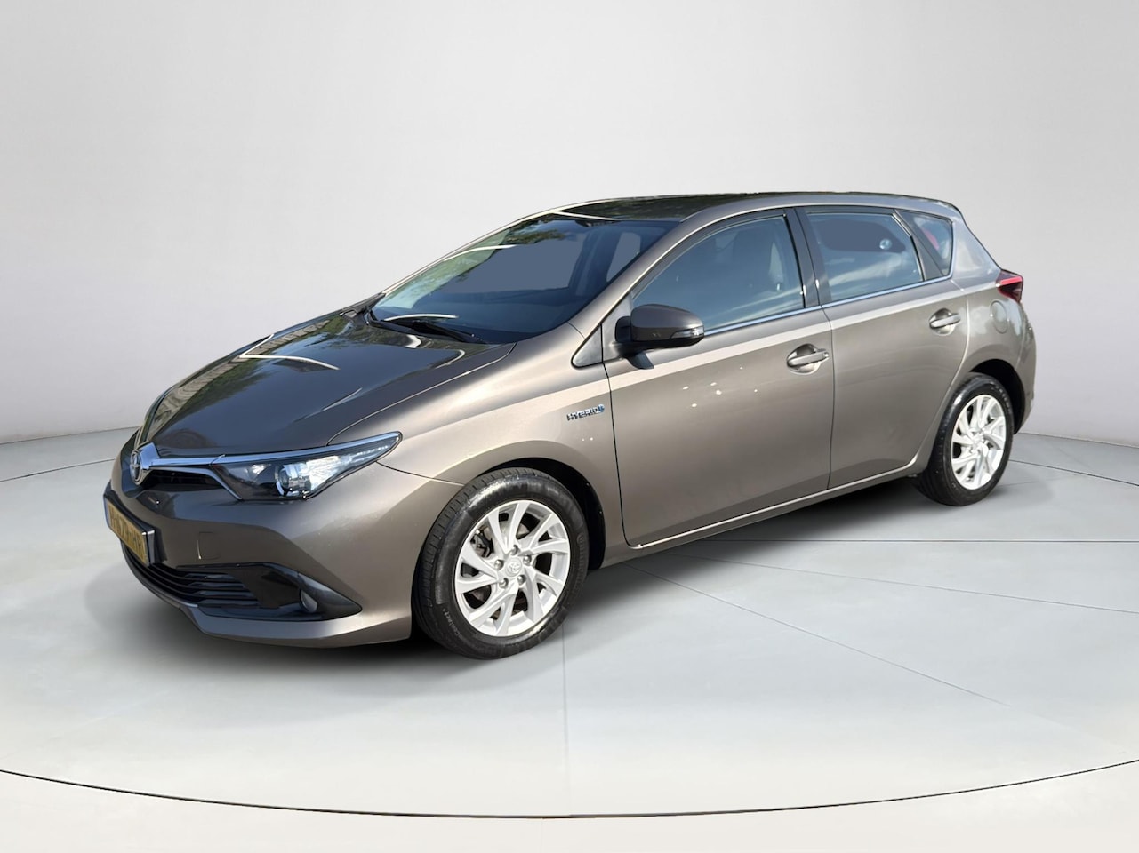Toyota Auris - 1.8 Hybrid Executive | Navigatie | Camera | Stoelverwarming - AutoWereld.nl