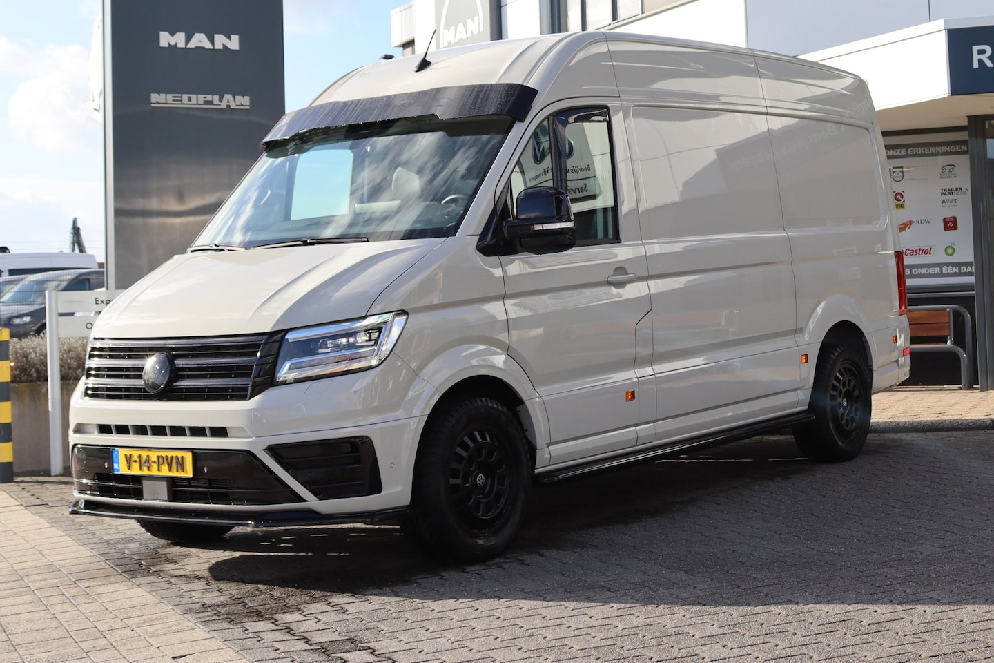 Volkswagen Crafter - 35 2.0 TDI 177 PK 4MOTION Automaat Zonneklep | Alles in kleur |18" LMV| ACC | Navi | Camer - AutoWereld.nl