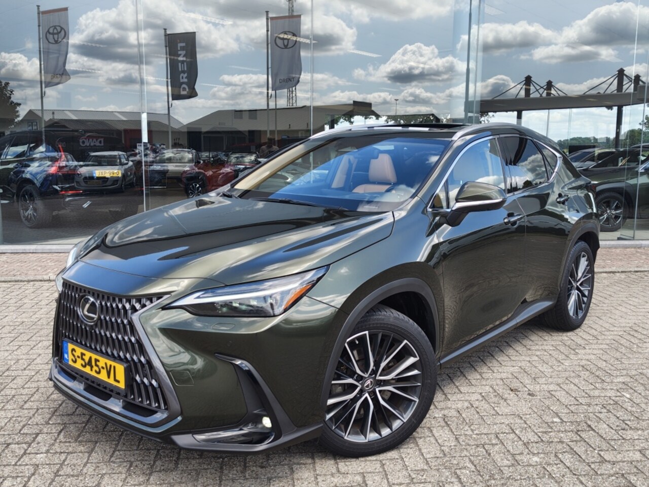 Lexus NX - 450h+ AWD Executive Line | Schuif- Kanteldak | 20'' Velgen | HUD - AutoWereld.nl