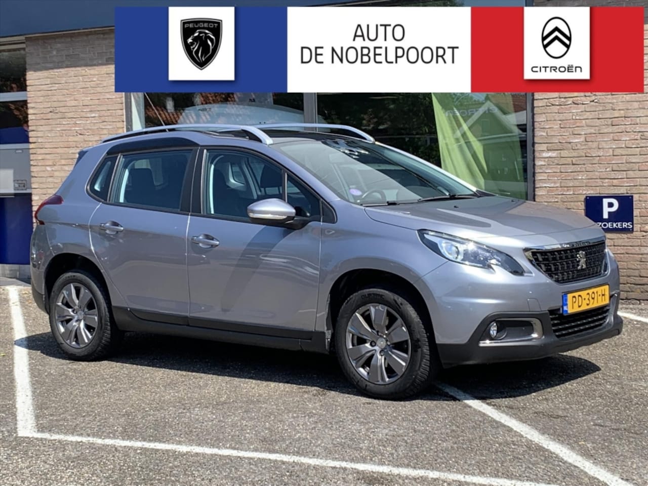 Peugeot 2008 - BLUE LION 1.2-110pk Navigatie | Cruise control | AIRCO | Panoramadak | Parkeersensoren | B - AutoWereld.nl