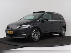 Volkswagen Touran - 1.5 TSI Highline Business R 7p | Trekhaak | Panoramadak | Stoelverwarming | LED | Camera |