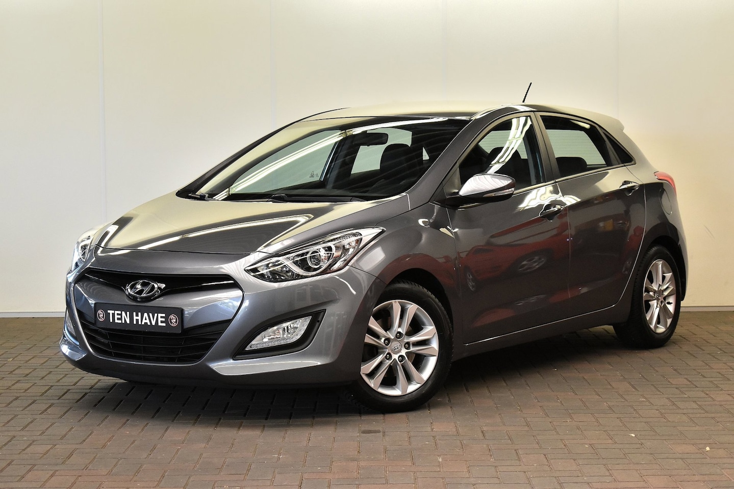 Hyundai i30 - 1.4 ELEK. STOEL|CLIMATE CONTROL|CRUISE CONTROL|STOELVERWARMIN|ALL-SEASON - AutoWereld.nl