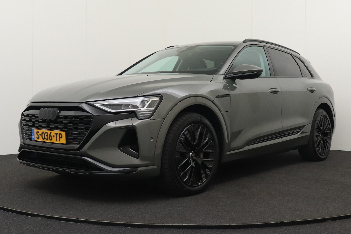 Audi Q8 e-tron - 50 quattro Advanced Edition 95 kWh (93% SoH) Trekhaak Afn. Adapt. 21' RS Velgen - AutoWereld.nl
