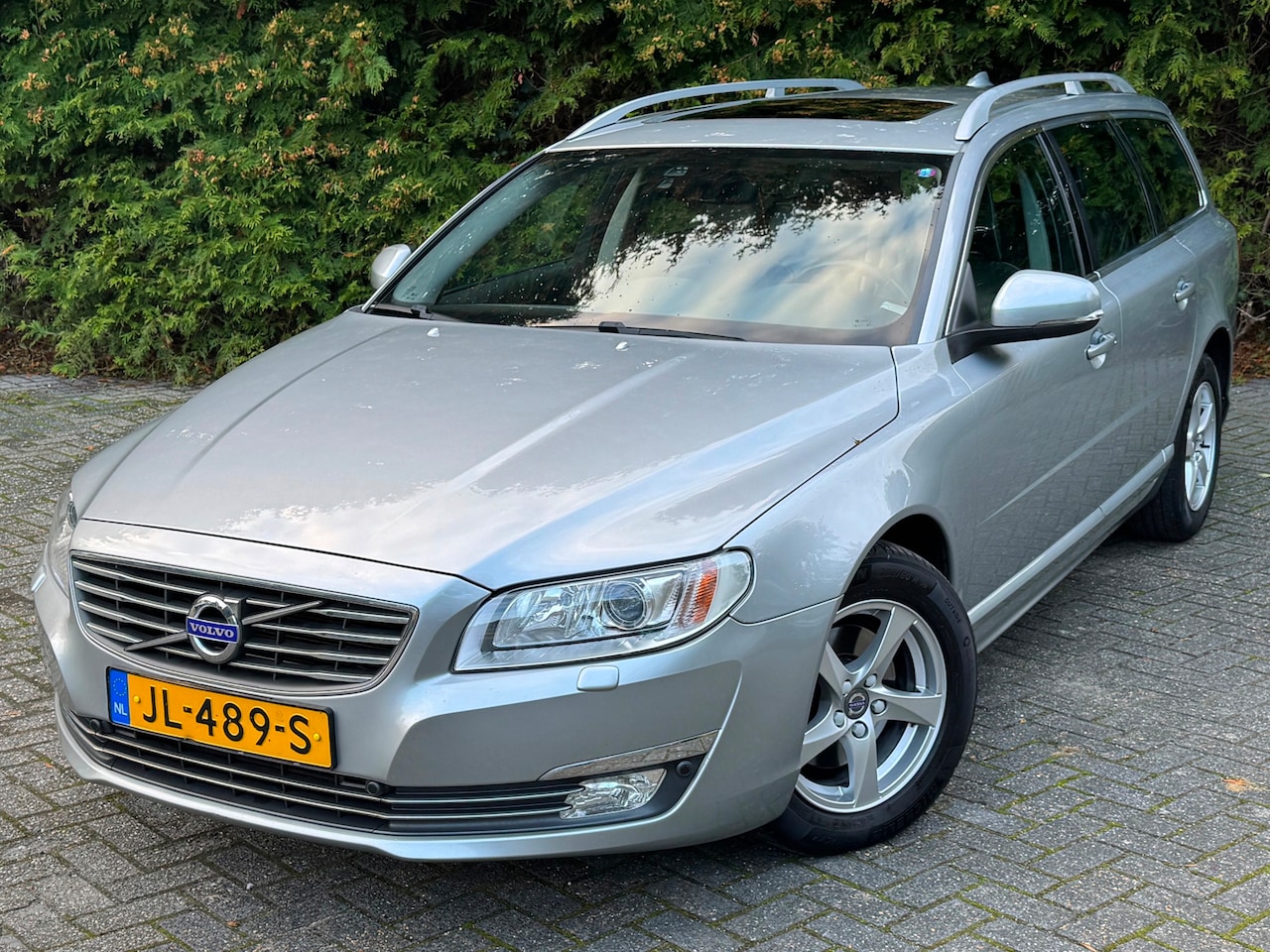 Volvo V70 - 2.0 D4 Polar+ 180PK Automaat | Lederen Bekleding | Navigatie | Trekhaak | Memory - AutoWereld.nl