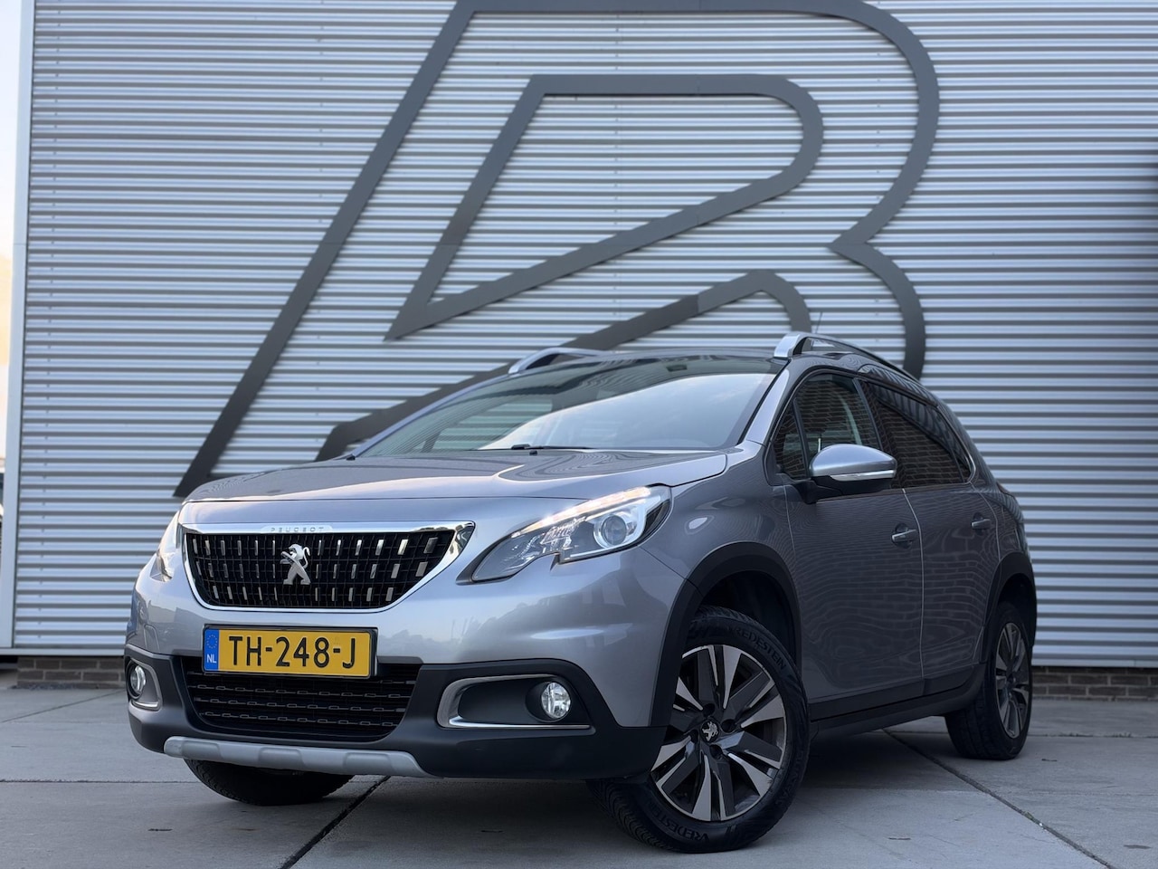 Peugeot 2008 - 1.2 PureTech Allure Navi|Camera|Carplay|Clima|Trekhaak|Cruise|N.A.P|APK tot 03-2027 - AutoWereld.nl