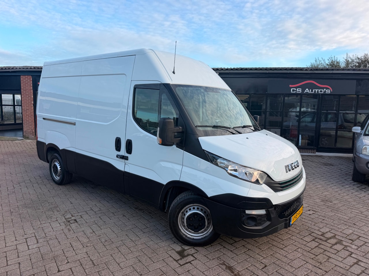 Iveco Daily - 35 S 14 300 35S14V 2.3 |136pk|automaat|airco|cruise.control|camera - AutoWereld.nl