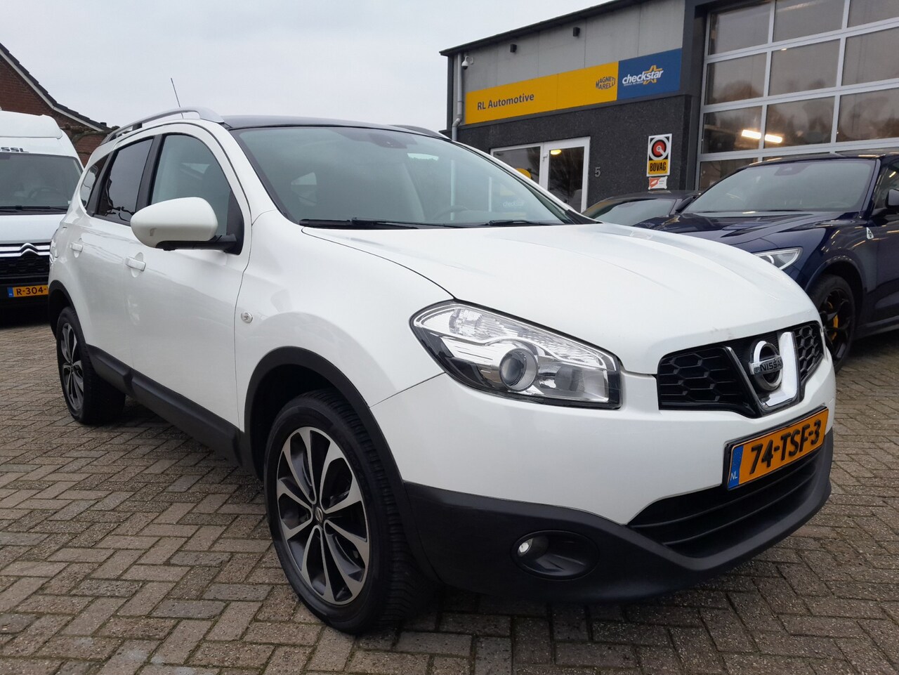 Nissan Qashqai - 2.0 Connect Edition - Panorama dak - Navigatie - 7 persoons - AutoWereld.nl