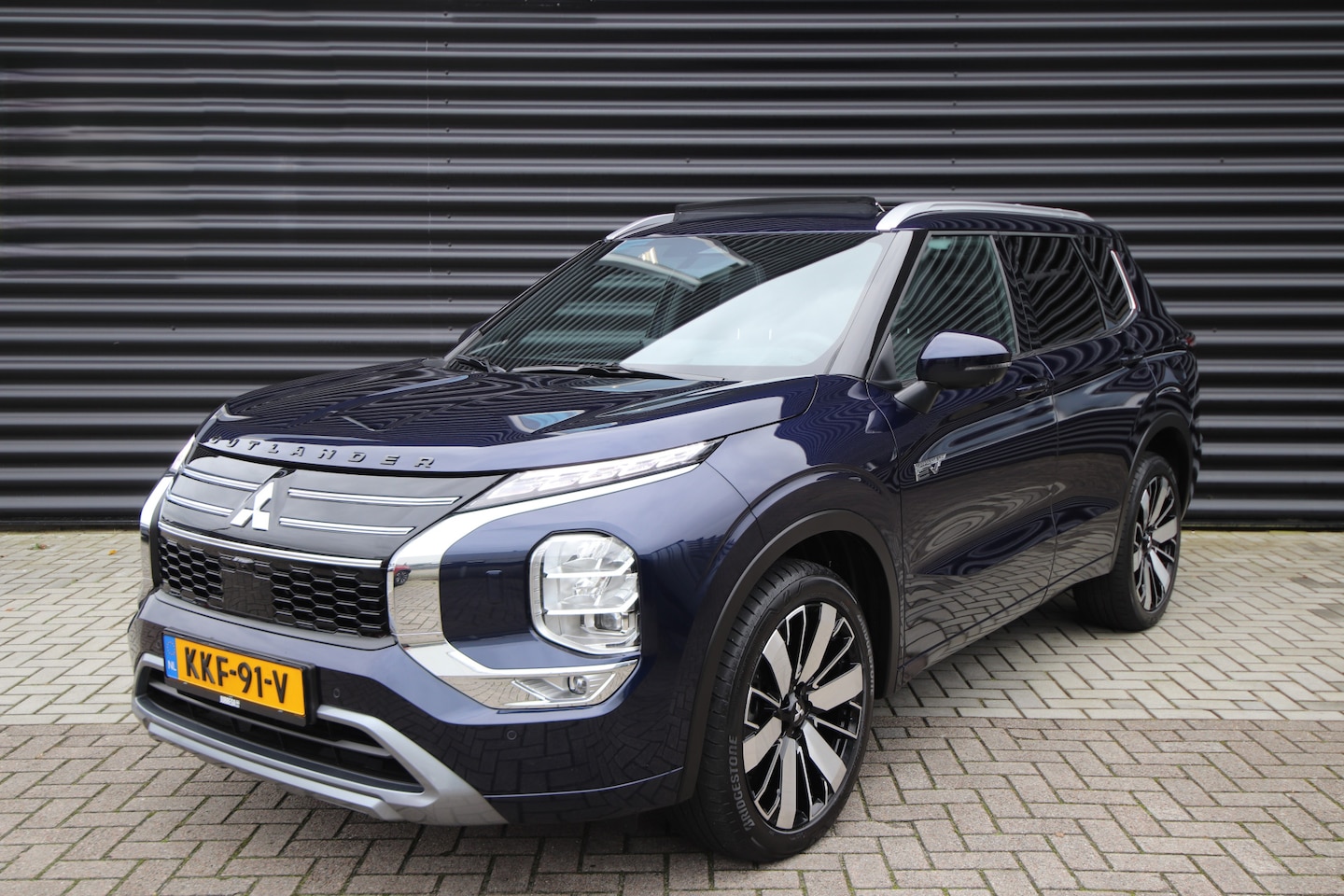 Mitsubishi Outlander - 2.4 PHEV Limited Edition Instyle, Pano, Leder - AutoWereld.nl