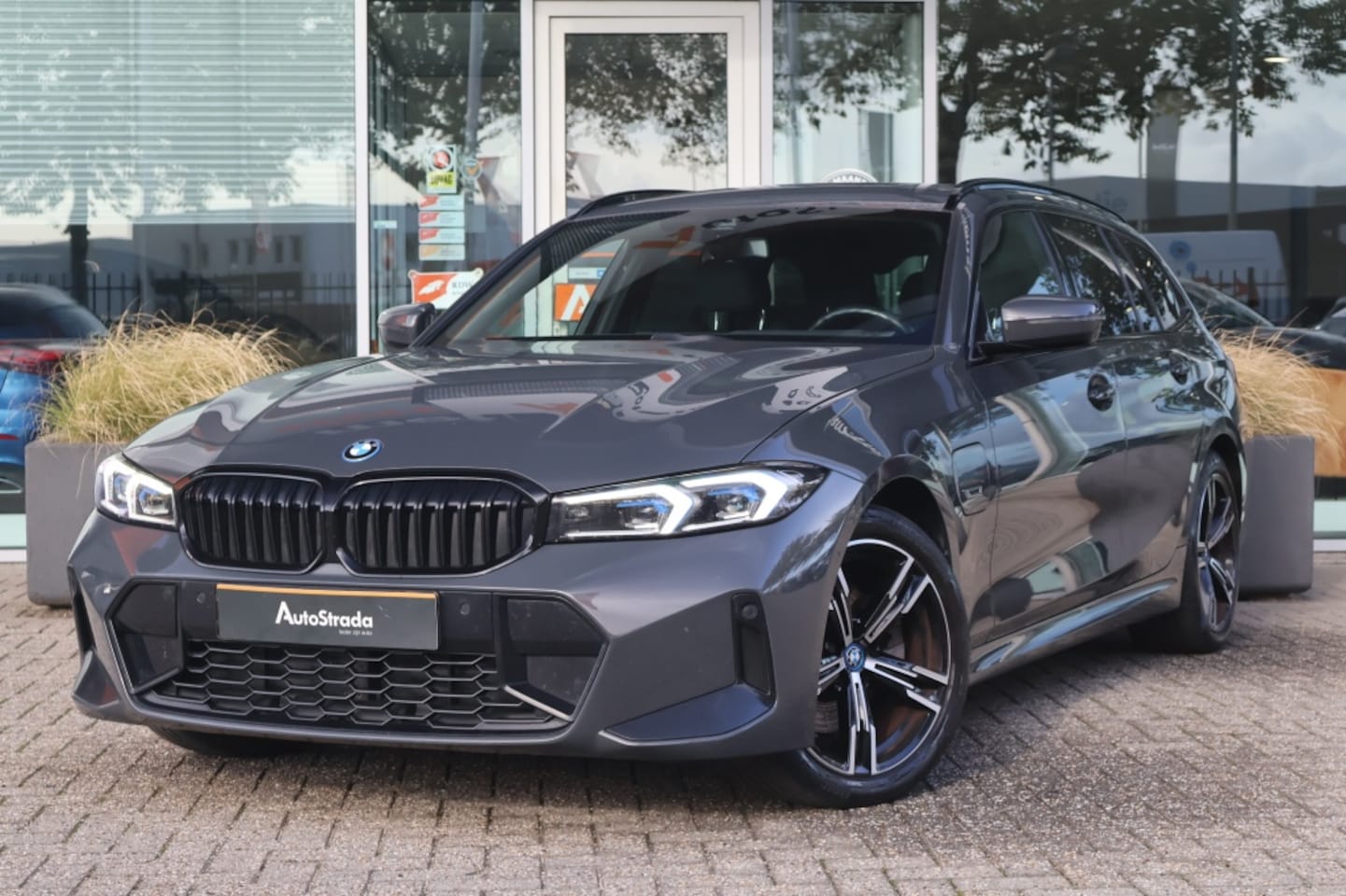 BMW 3-serie Touring - (G21) 320e 204pk Aut M-Sport | Memory | Leder | Camera | Keyless | HUD - AutoWereld.nl
