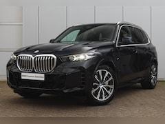 BMW X5 - xDrive50e M Sport Automaat / Sportstoelen / Adaptief onderstel / Comfort Access / Parking