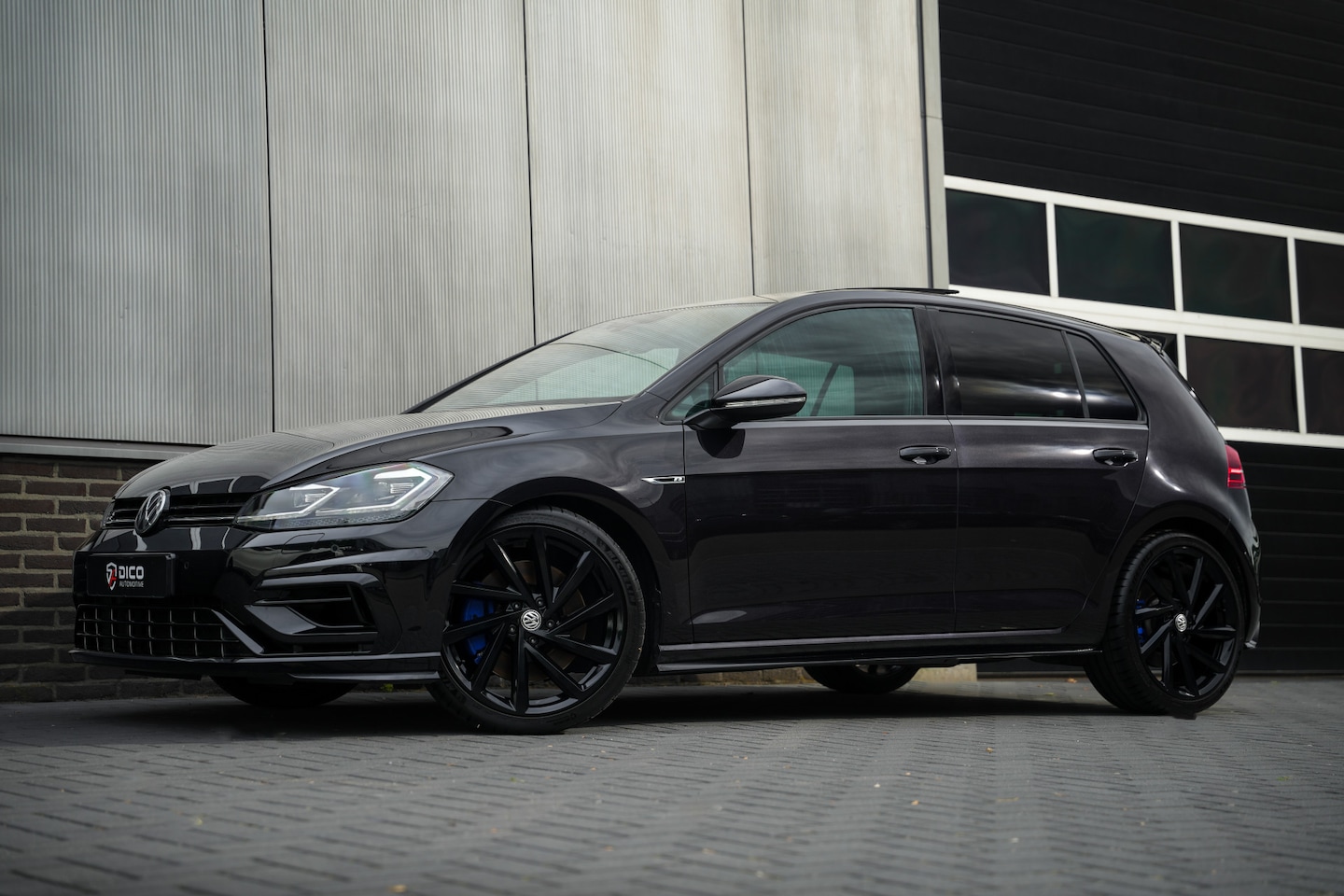 Volkswagen Golf - 7.5 2.0 TSI 301 pk 4Motion R / Akraprovic/ Dynaudio/ ACC/ DCC/ Keyless/ Virtual/ Adapt.Cru - AutoWereld.nl