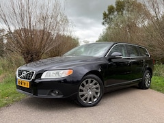 Volvo V70 - 1.6 T4 Limited Edition Automaat / Leder / Navi / 17" Velgen / Clima / Stoelverwarming / Tr