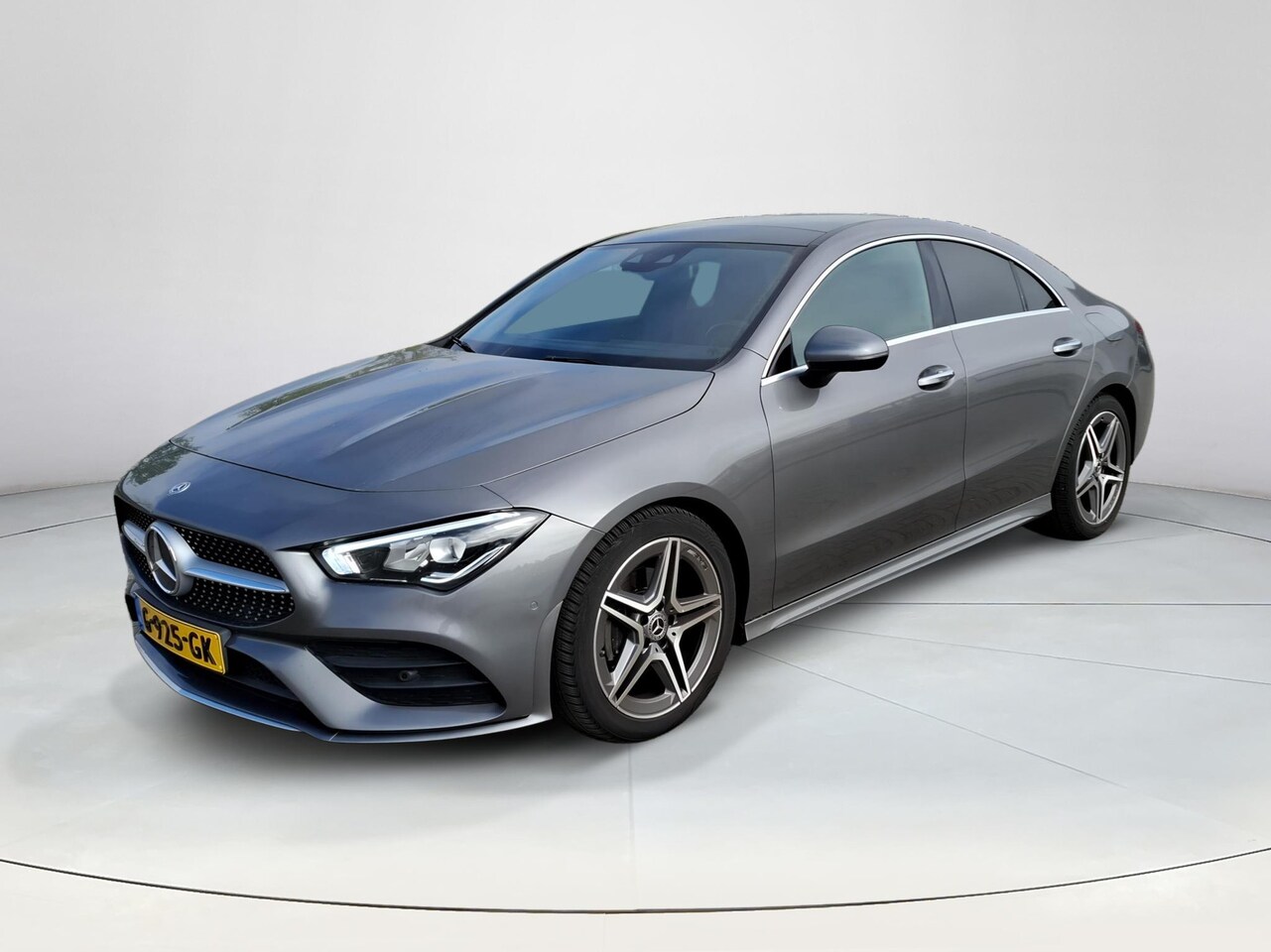 Mercedes-Benz CLA-Klasse - 180 Premium Plus | AMG Styling | panorama dak | digitaal dashboard | cruise control | clim - AutoWereld.nl