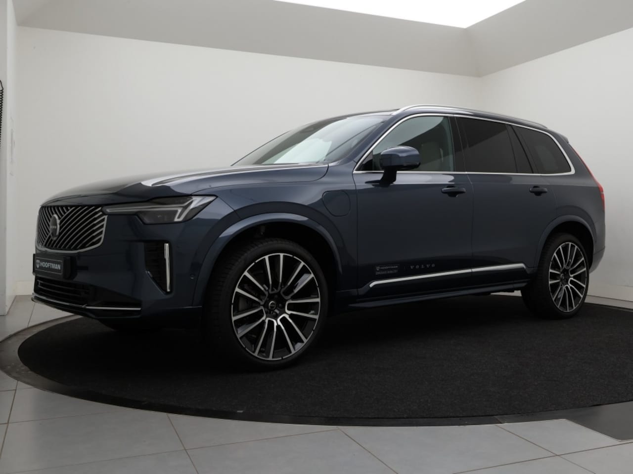 Volvo XC90 - T8 PLUG-IN HYBRID ULTRA BRIGHT EXECUTIVE EDITION LUCHTVERING 22INCH B&W AUDIO TREKHAAK - AutoWereld.nl