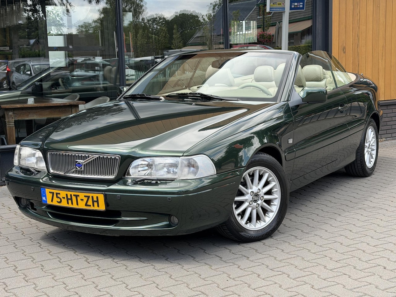 Volvo C70 Convertible - 2.4 T NL Auto 144000km!! Youngtimer nette auto - AutoWereld.nl