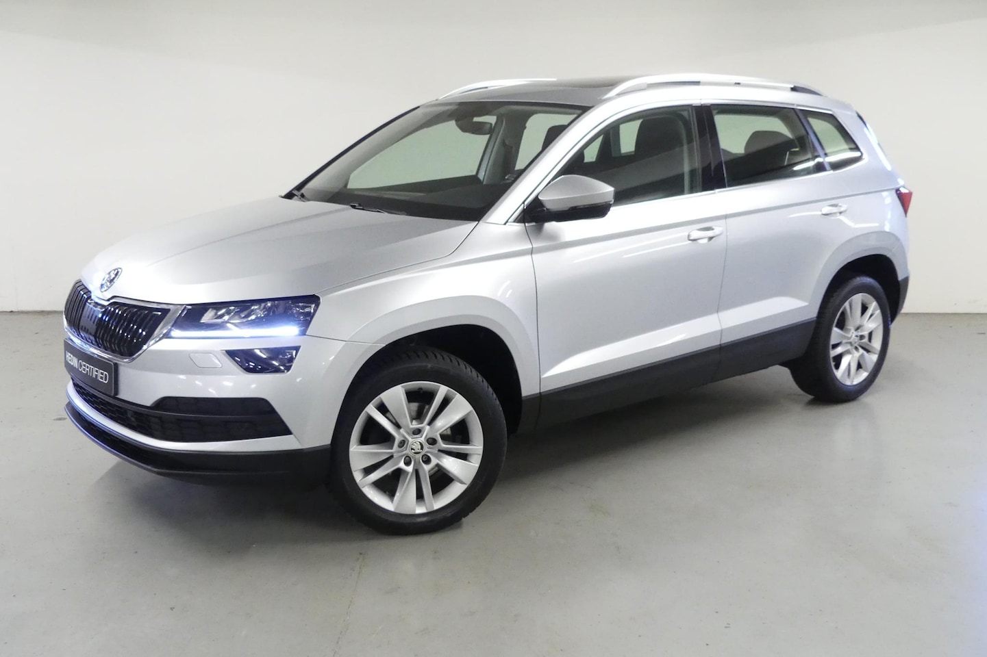 Skoda Karoq - 1.5 TSI ACT Business Edition Plus | Automaat | Panoramadak | Climatronic | Style Pakket |C - AutoWereld.nl