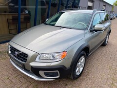 Volvo XC70 - 3.2 Momentum AWD Automaat LEER / TREKHAAK / YOUNGTIMER