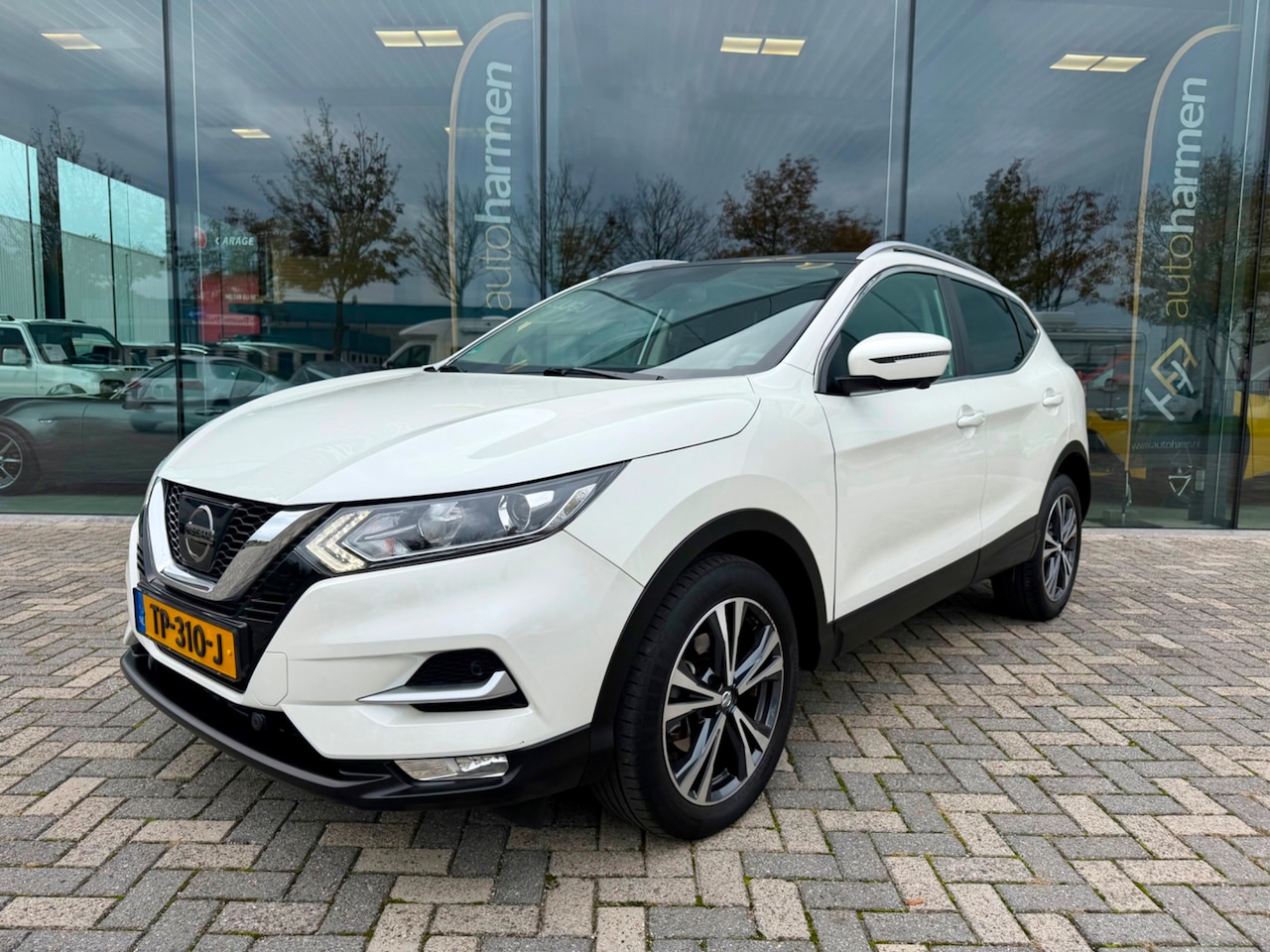 Nissan Qashqai - 1.2 automaat N-Connecta, NAP, 1e eigenaar, Panoramadak, Camera's, Navi, 18 inch - AutoWereld.nl